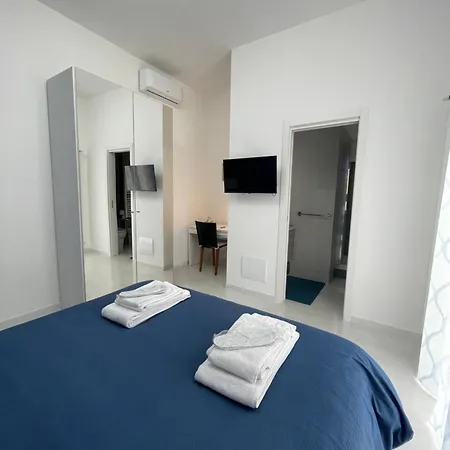 Bed & Breakfast Holden House Bari