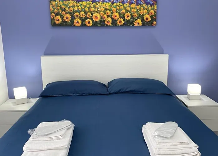 Holden House 3* Bari