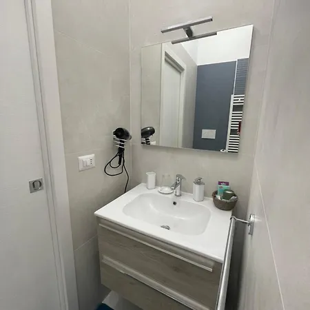 לינה וארוחת בוקר Holden House בארי