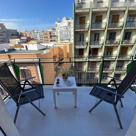 Holden House בארי