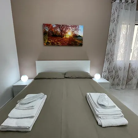 Holden House 3* Bari