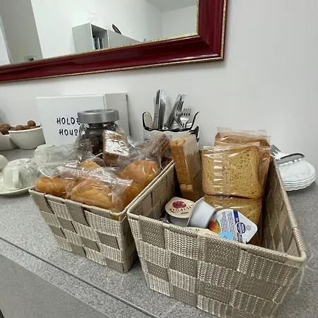 Holden House Couette-café