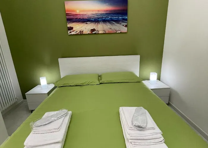 Holden House 3* Bari