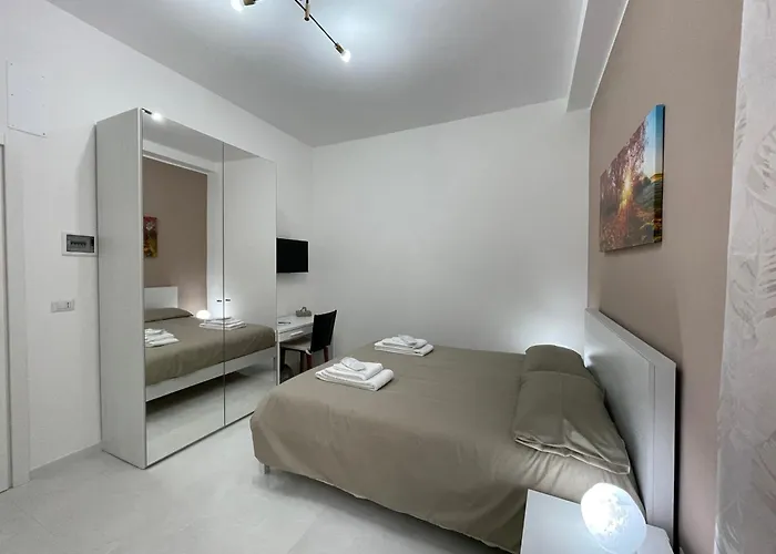 Holden House 3* Bari